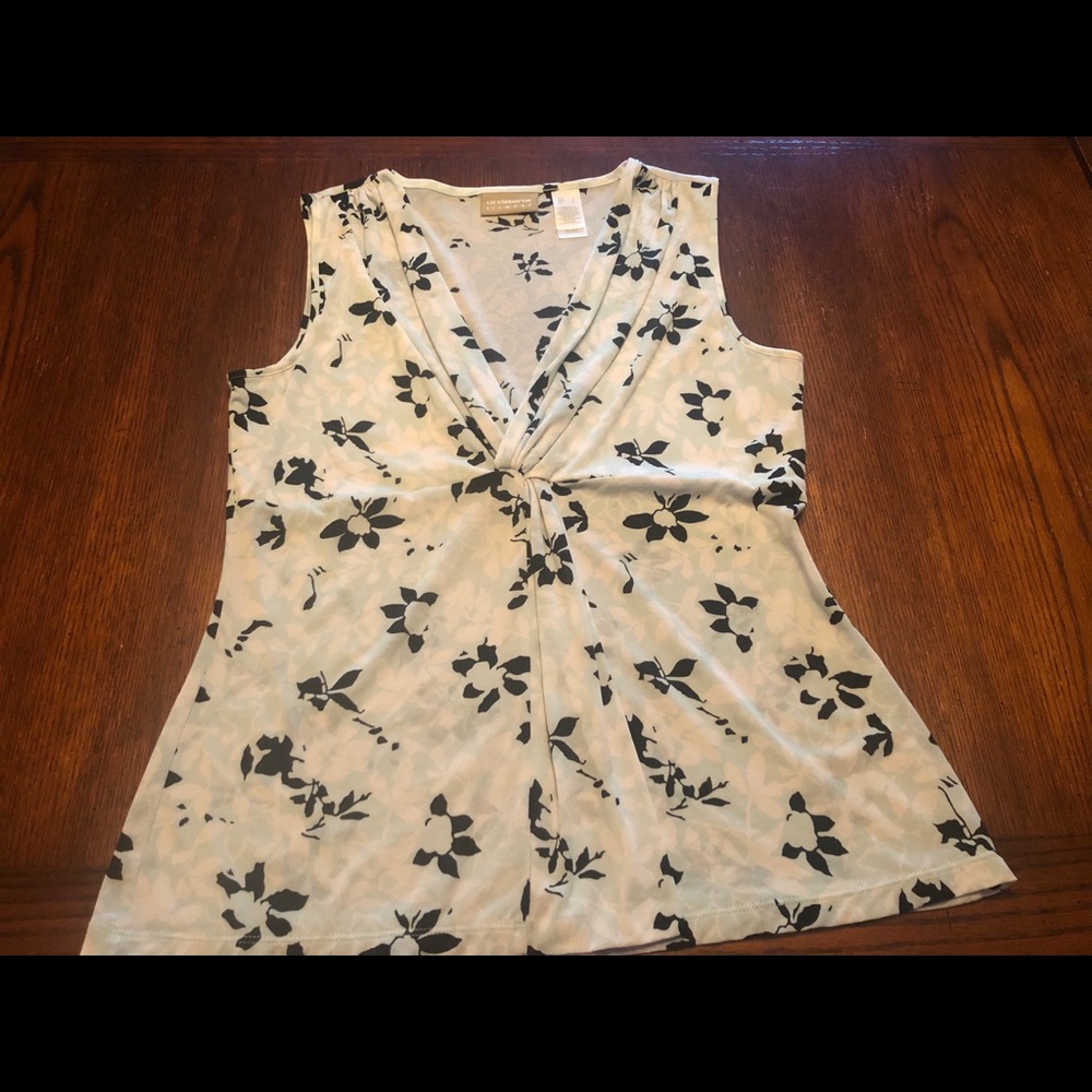 SALE Lizwear Light Flowing Floral Blouse